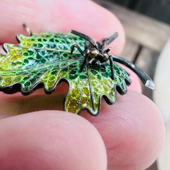 Vintage Plique-à-Jour Enamel 800 Silver Leaf Brooch with Bug Design - Picture 5 of 11